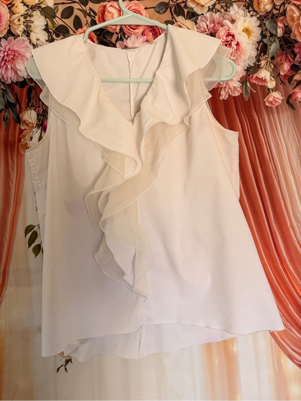 Elie Tahari Sleeveless Ruffle V-Neck Blouse in Ivory